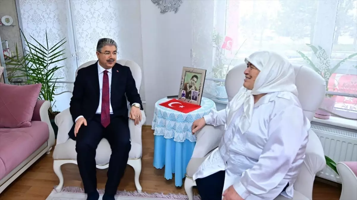 Eskişehir Valisi Yılmaz'dan şehit ailelerine ziyaret