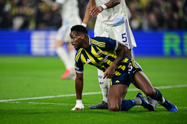 Fenerbahçe, Aston Villa'ya tek golle kaybederek ilk 8 umutlarını mucizelere bıraktı Fenerbahçe, Aston Villa'ya tek golle kaybederek ilk 8 umutlarını mucizelere bıraktı