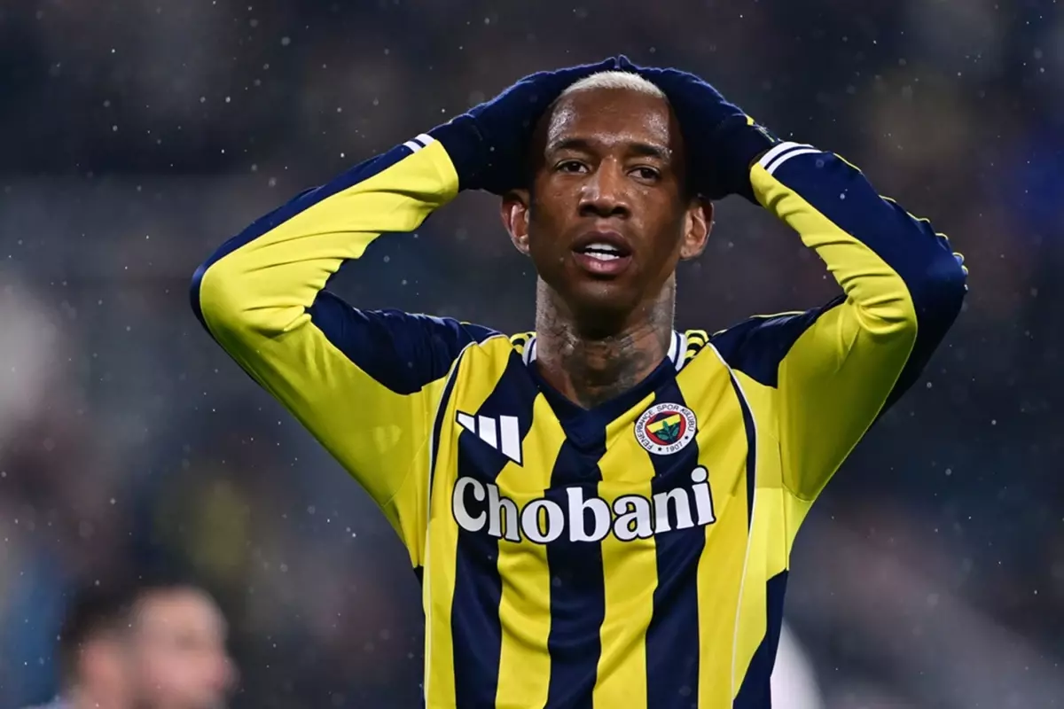 Fenerbahçe, Aston Villa'ya tek golle kaybederek ilk 8 umutlarını mucizelere bıraktı