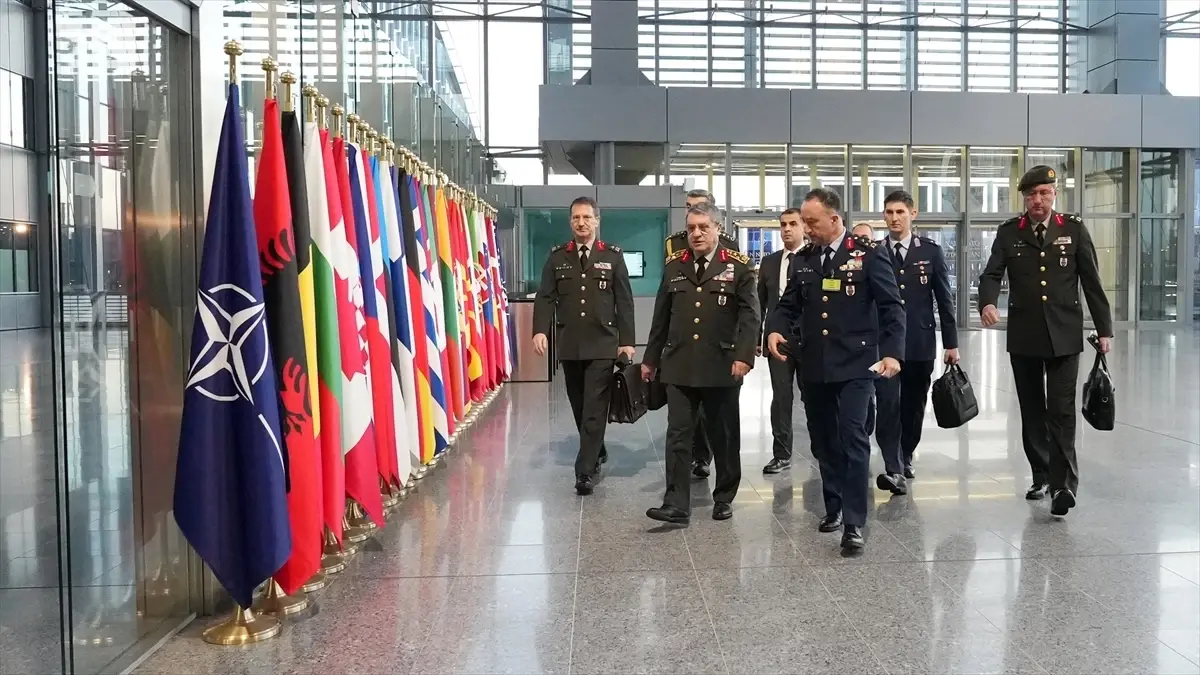 Genelkurmay Başkanı Orgeneral Bayraktaroğlu, Brüksel'de bazı ziyaretlerde bulundu