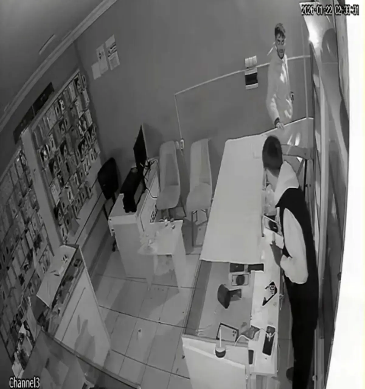 Iğdır'da telefon satış mağazasına gece hırsızlığı