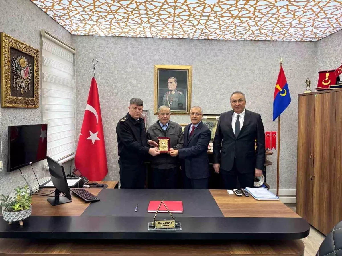 İnegöllü çiftçi 70 milyonluk mal varlığını jandarmaya bağışladı