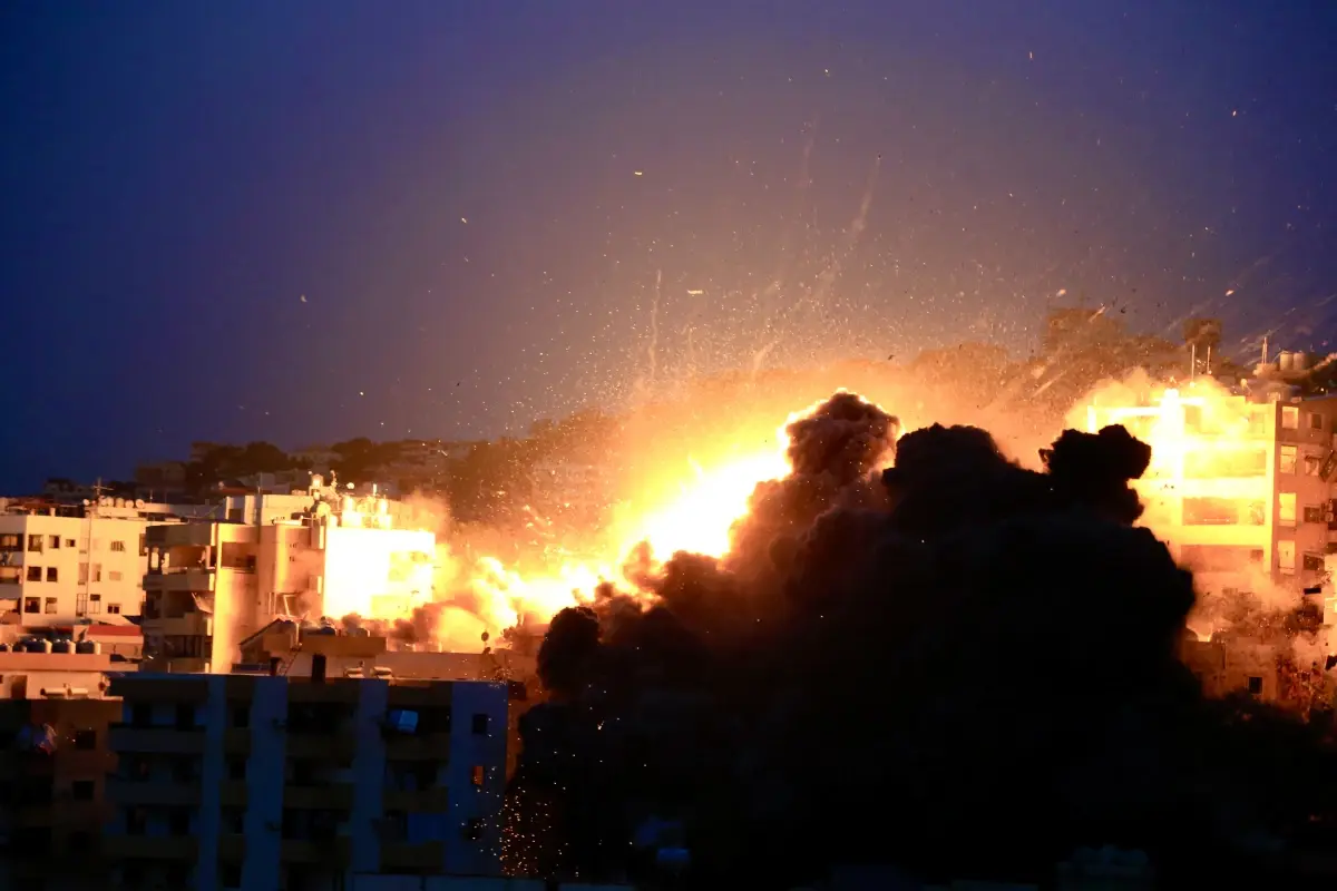 İsrail Lübnan'ın Güneyine Hava Saldırısı Düzenledi: 8'i Gazeteci 19 Kişi Yaralandı