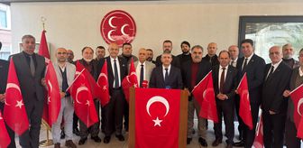 İzmir'de, terör örgütü YPG/SDG yandaşlarının Türk bayrağına saldırısına tepki