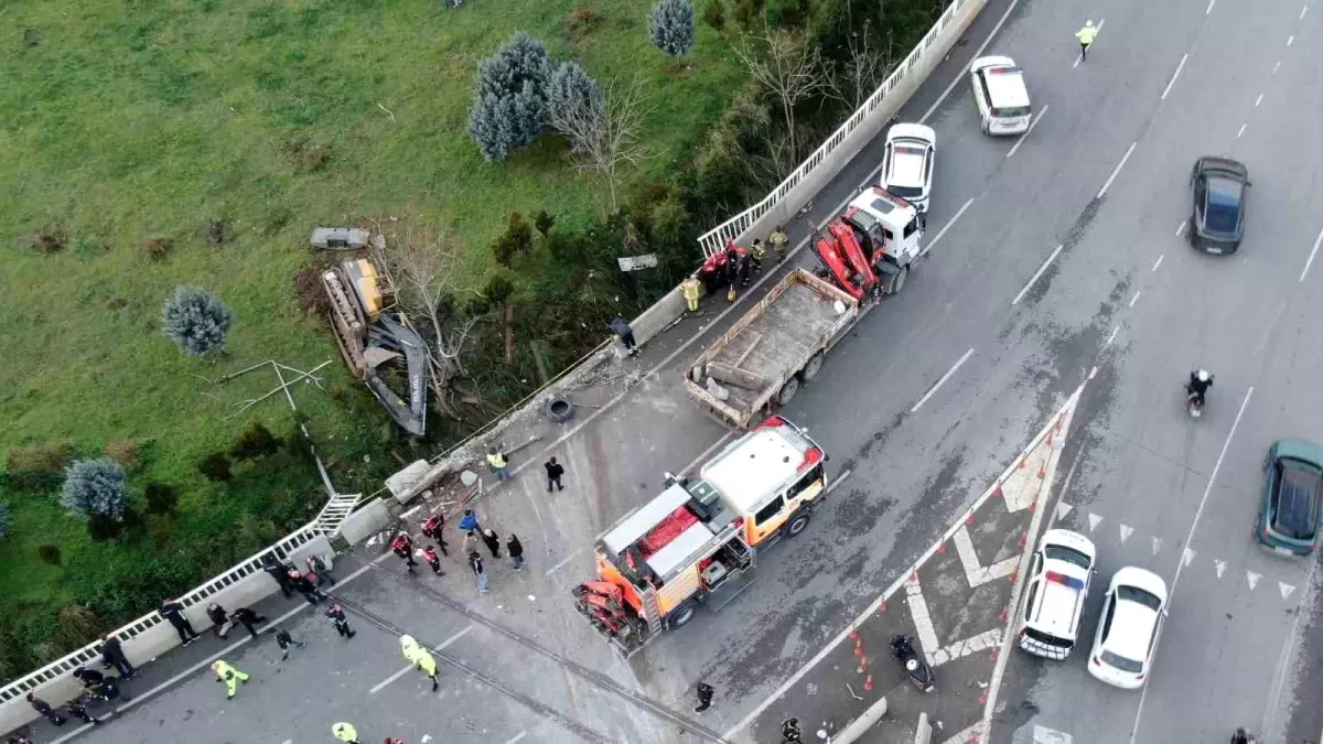 İzmir'de 'Uçan Yol'da feci kaza: 1'i ağır 3 yaralı