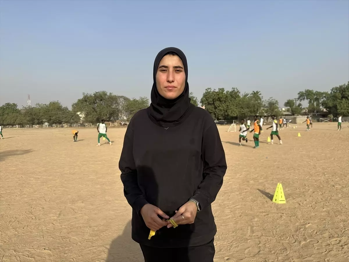 Kadın futbol antrenörü Nijerya'nın kuzeyinde gençlere umut oluyor