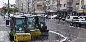 Kocasinan Belediyesi ekipleri, karla mücadele çalışmalarını sürdürüyor