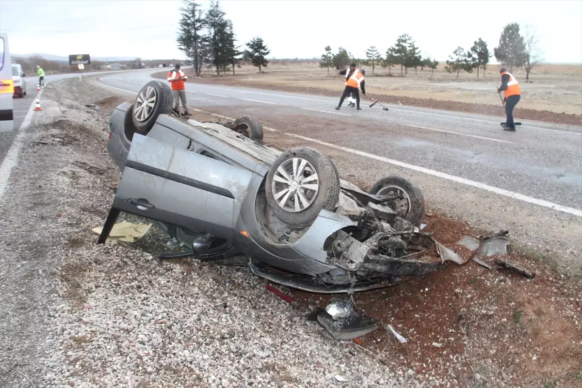 Konya'da devrilen otomobildeki 6 kişi yaralandı