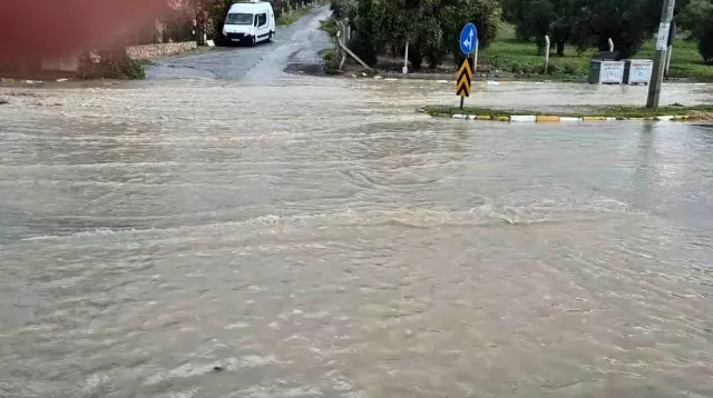 kusadasi 30 dakikada yagisa teslim oldu aracl 2 19491432 o