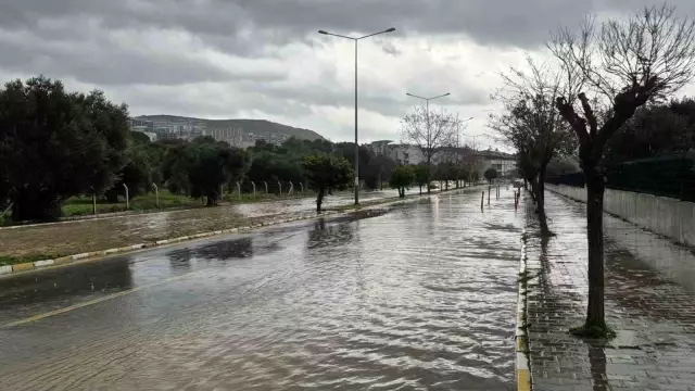 kusadasi 30 dakikada yagisa teslim oldu aracl 3 19491432 o