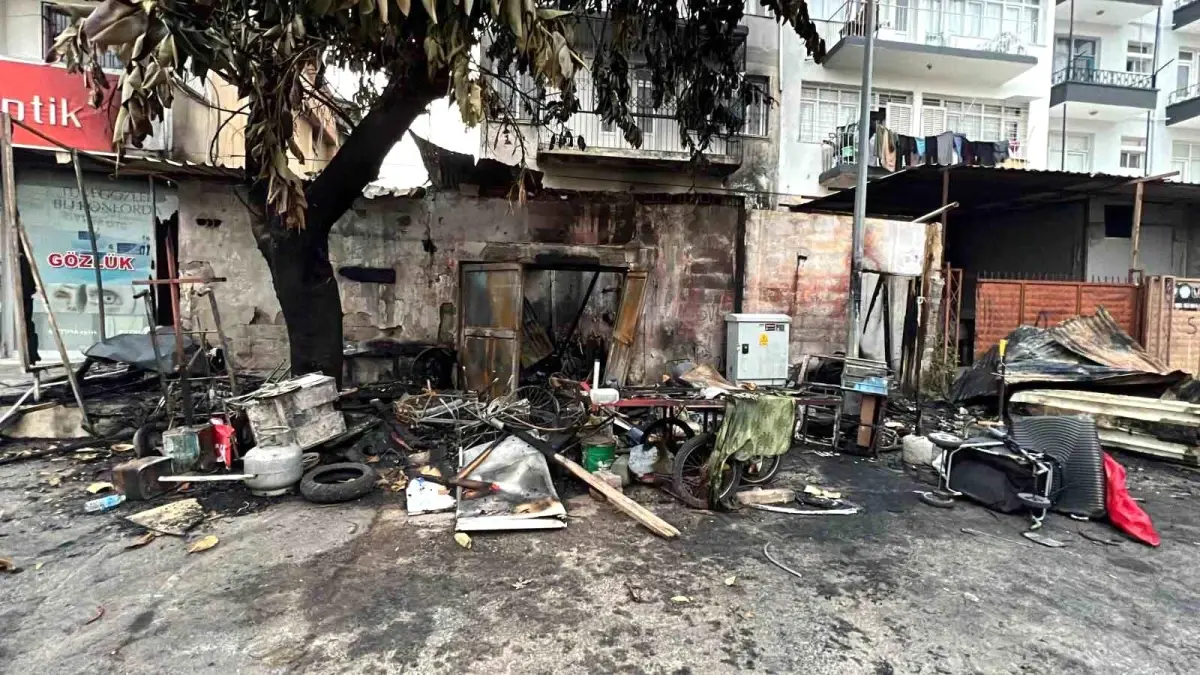 Mersin'de kundaklanan evde 58 yaşındaki kişi ağır yaralandı