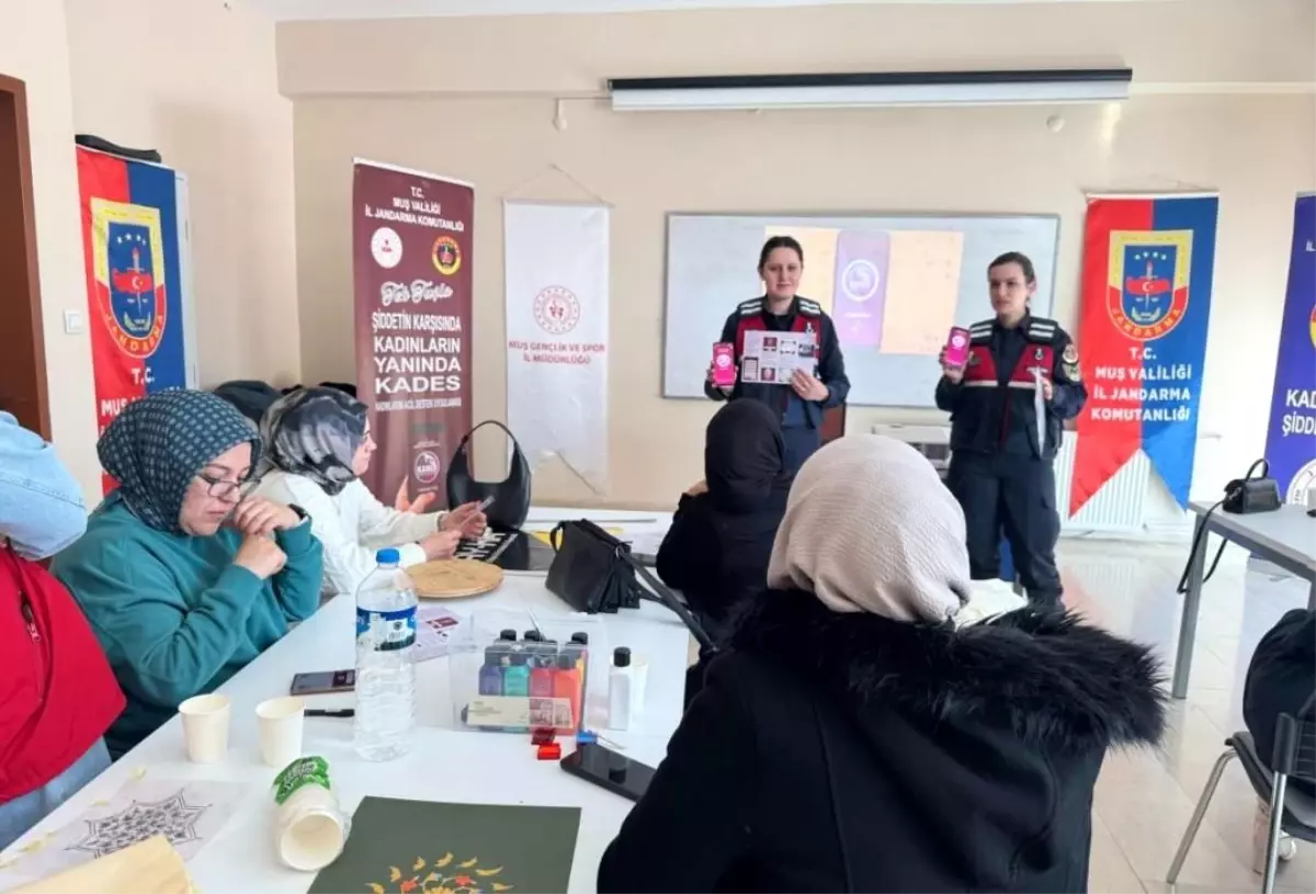Muş'ta kadınlara yönelik KADES bilgilendirmesi