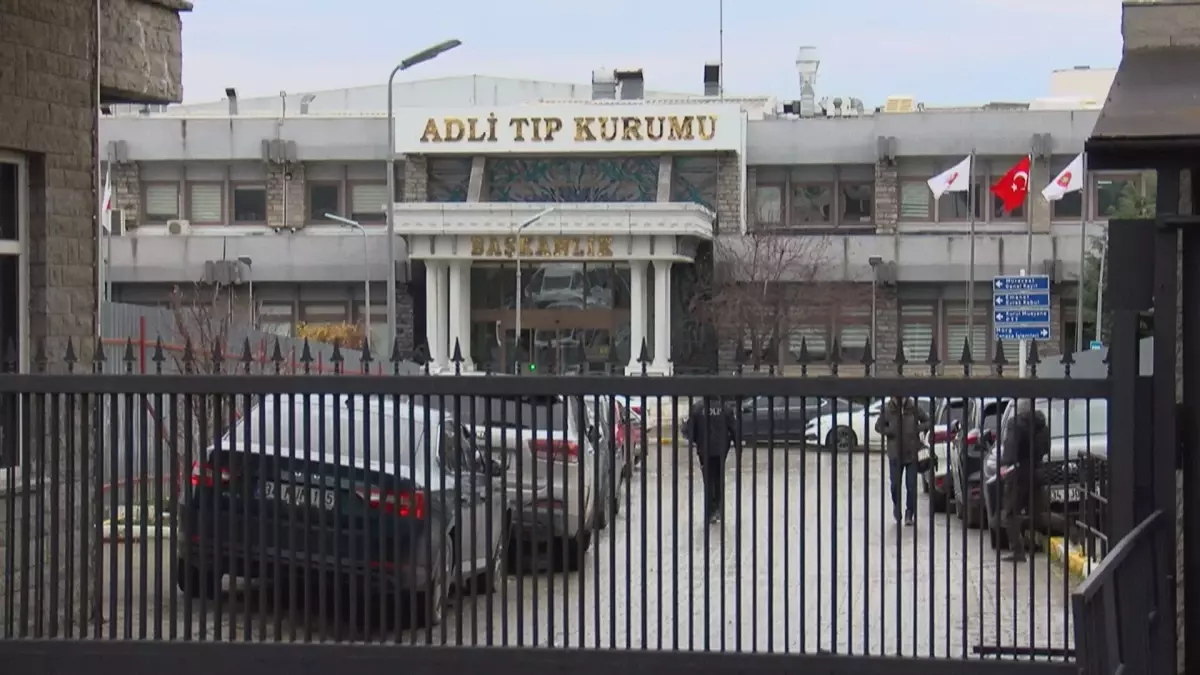 Rus yüzücünün ailesi cenazeyi almak için Adli Tıp Kurumu'nda