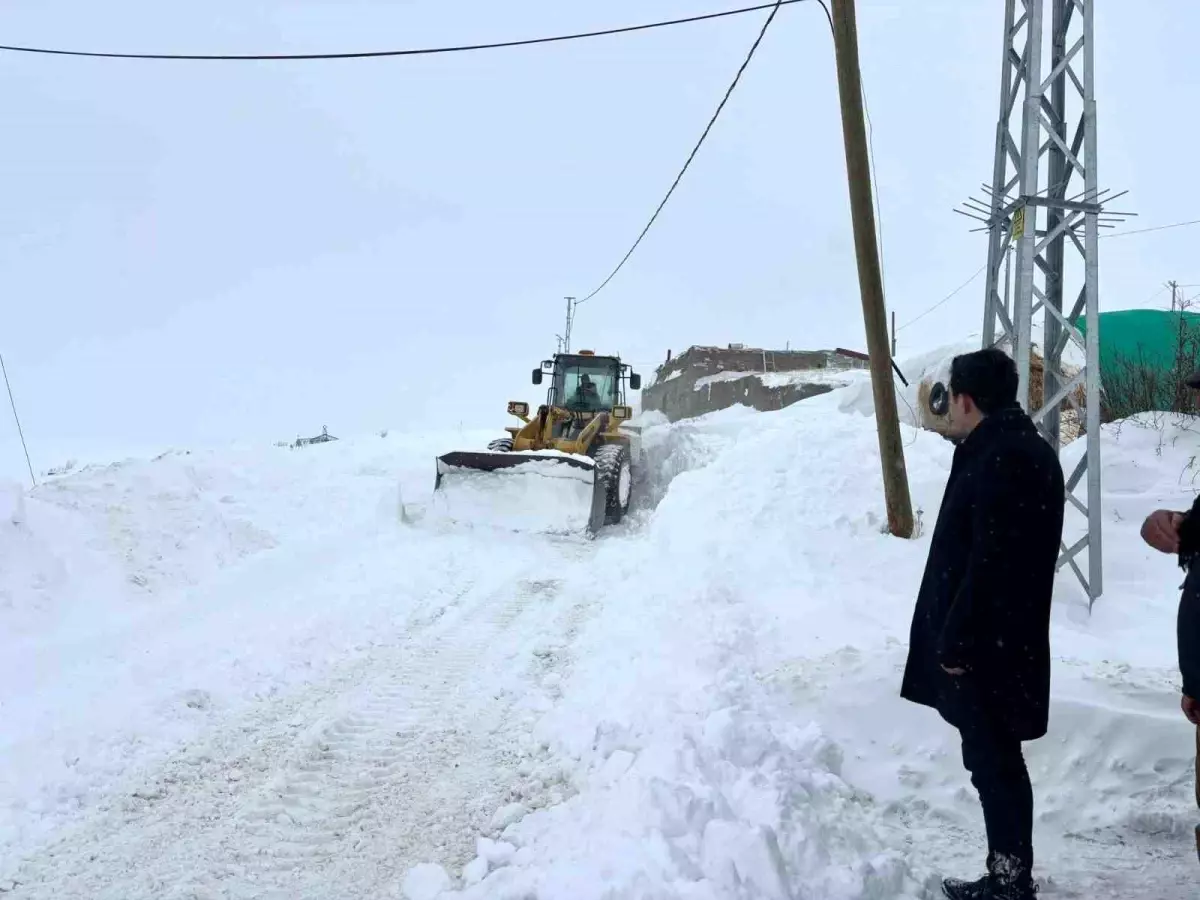 Susuz Kaymakamı Tutal, köylerde vatandaşlarla buluştu