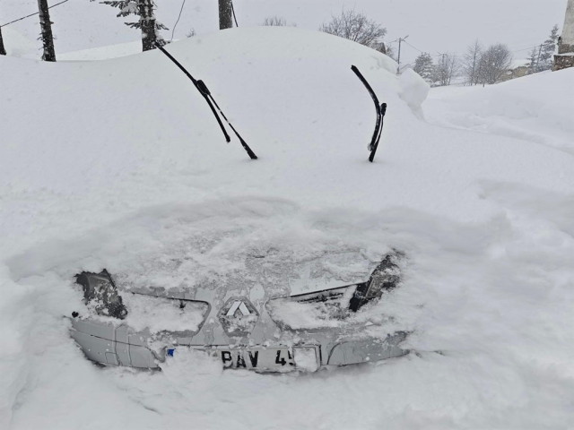 10 gundur durmadan yagiyor araclar bile beyaz 19496555 2424 m