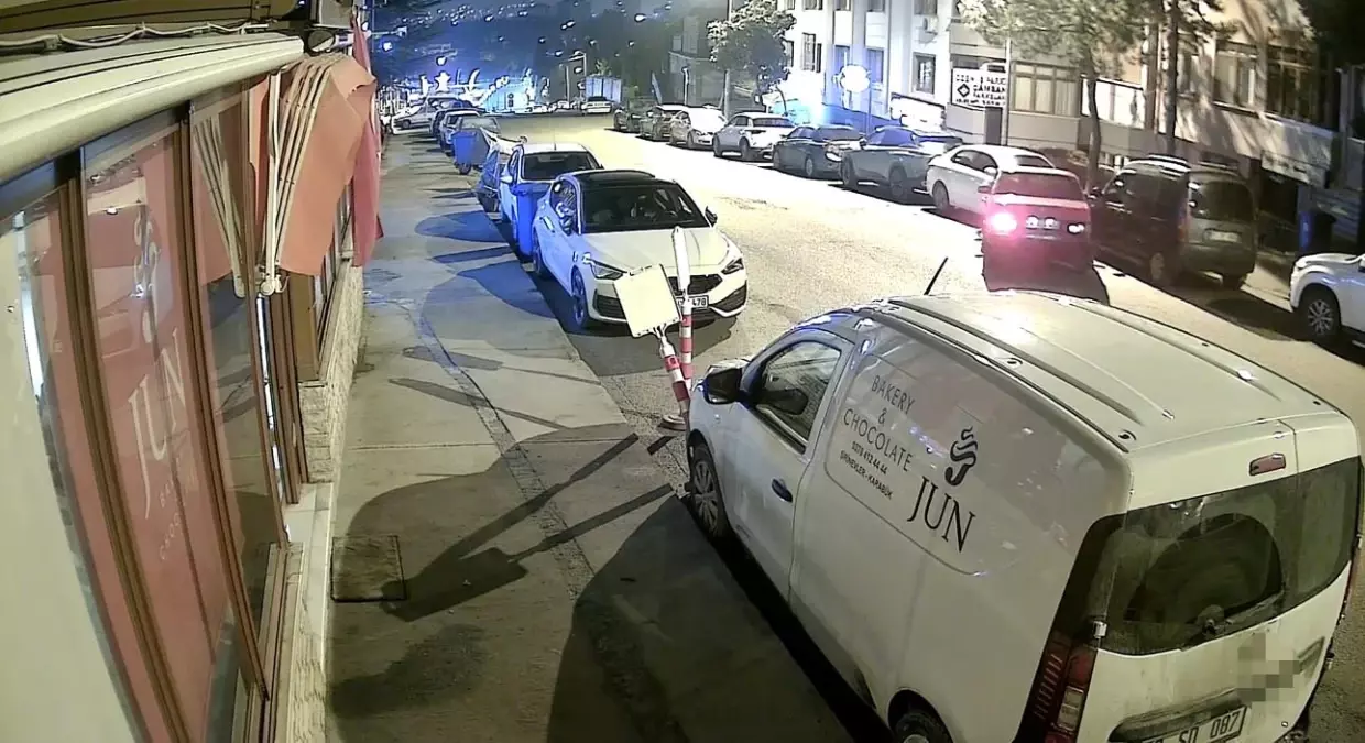 Alkollü sürücü park halindeki 5 araca çarpıp kaçtı