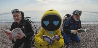 Antalya'da dalgıçlar su altında kitap okudu