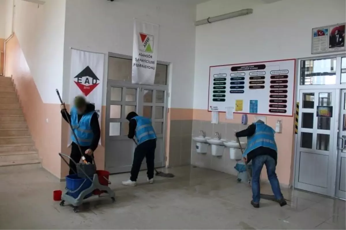 Ara tatilde okulların bakımlarını yükümlüler yapıyor