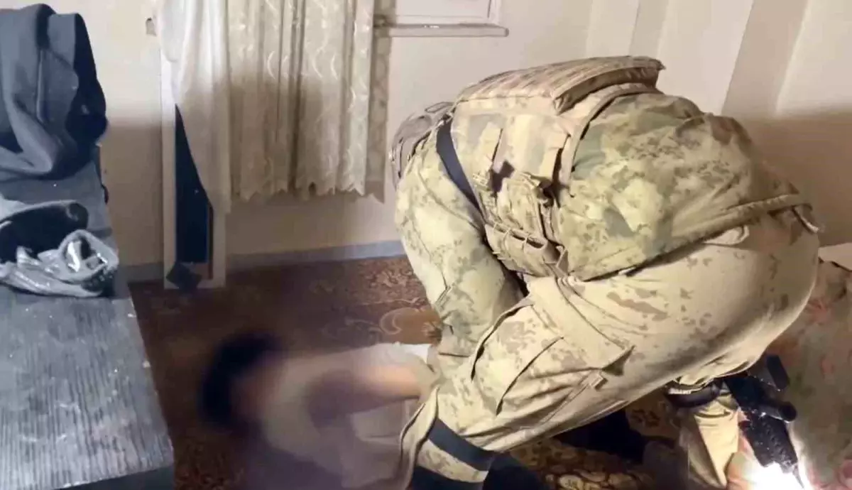 Aydın'da terör örgütlerine yönelik eş zamanlı operasyon: 5 gözaltı