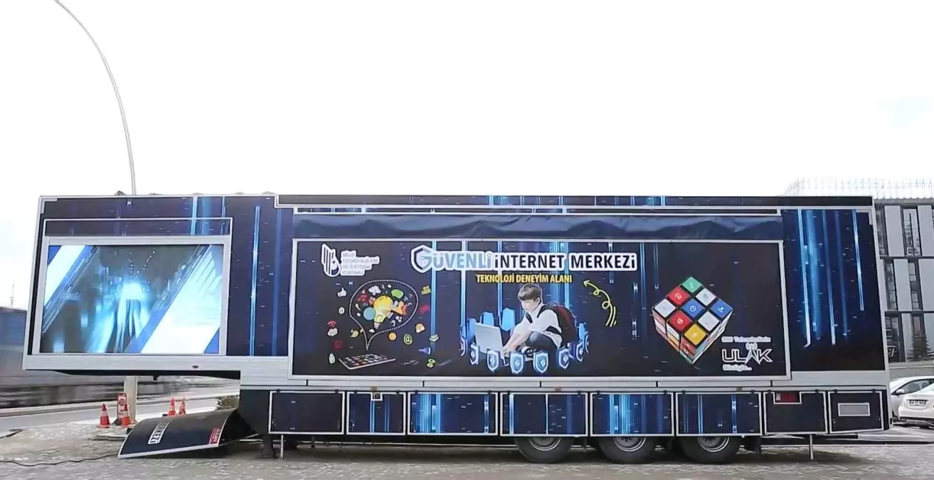 Bakan Uraloğu: 'Güvenli internet hizmeti abone sayısı 55 milyon kişiyi aştı'