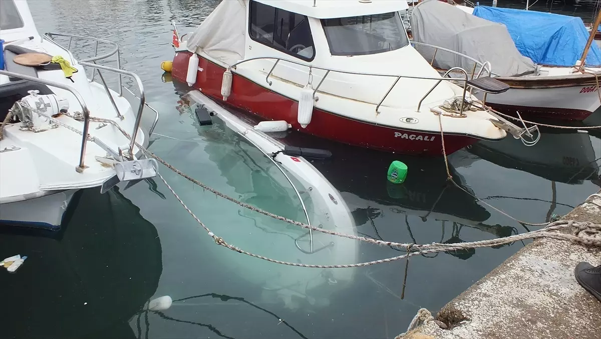 Balıkesir Erdek'te bir tekne battı