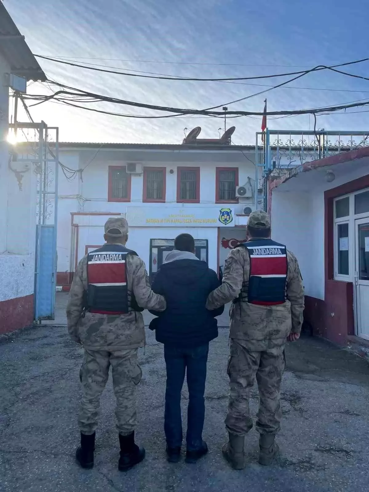 Batman'da 12 yıl 6 ay kesinleşmiş hapis cezası bulunan şahıs yakalandı