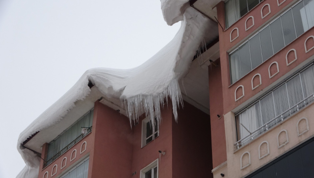 bitlis te binalarin catilarinda 5 metreyi bulan 19494084 7697 m