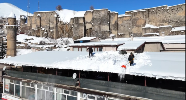 bitlis te binalarin catilarinda 5 metreyi bulan 19494084 8255 m