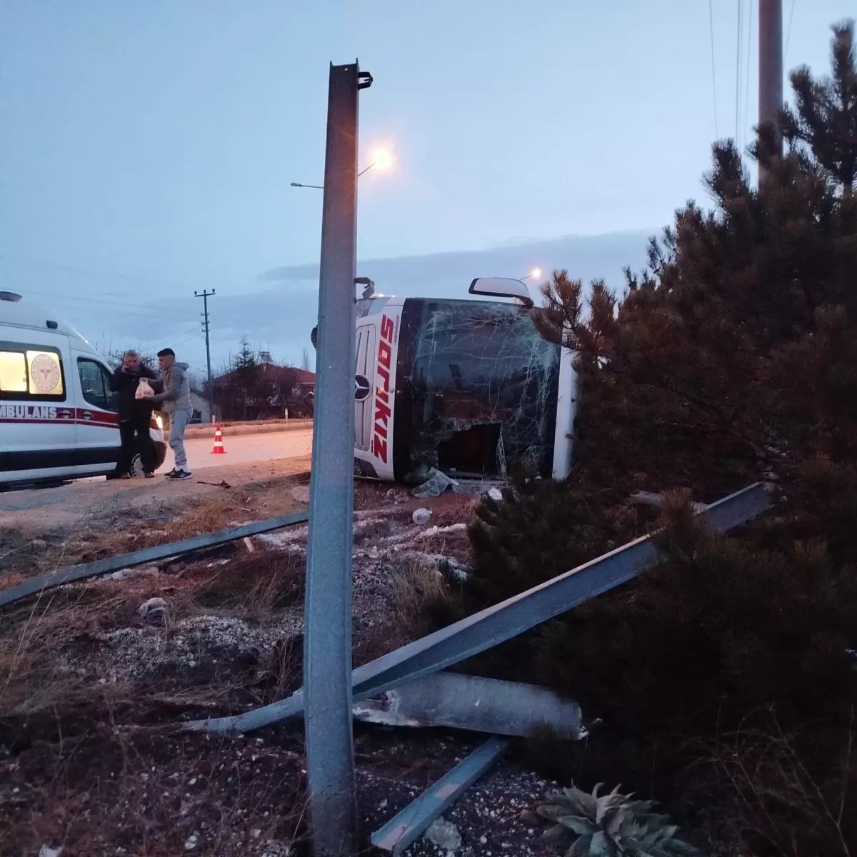 Burdur'da yolcu otobüsü devrildi: 12 yaralı