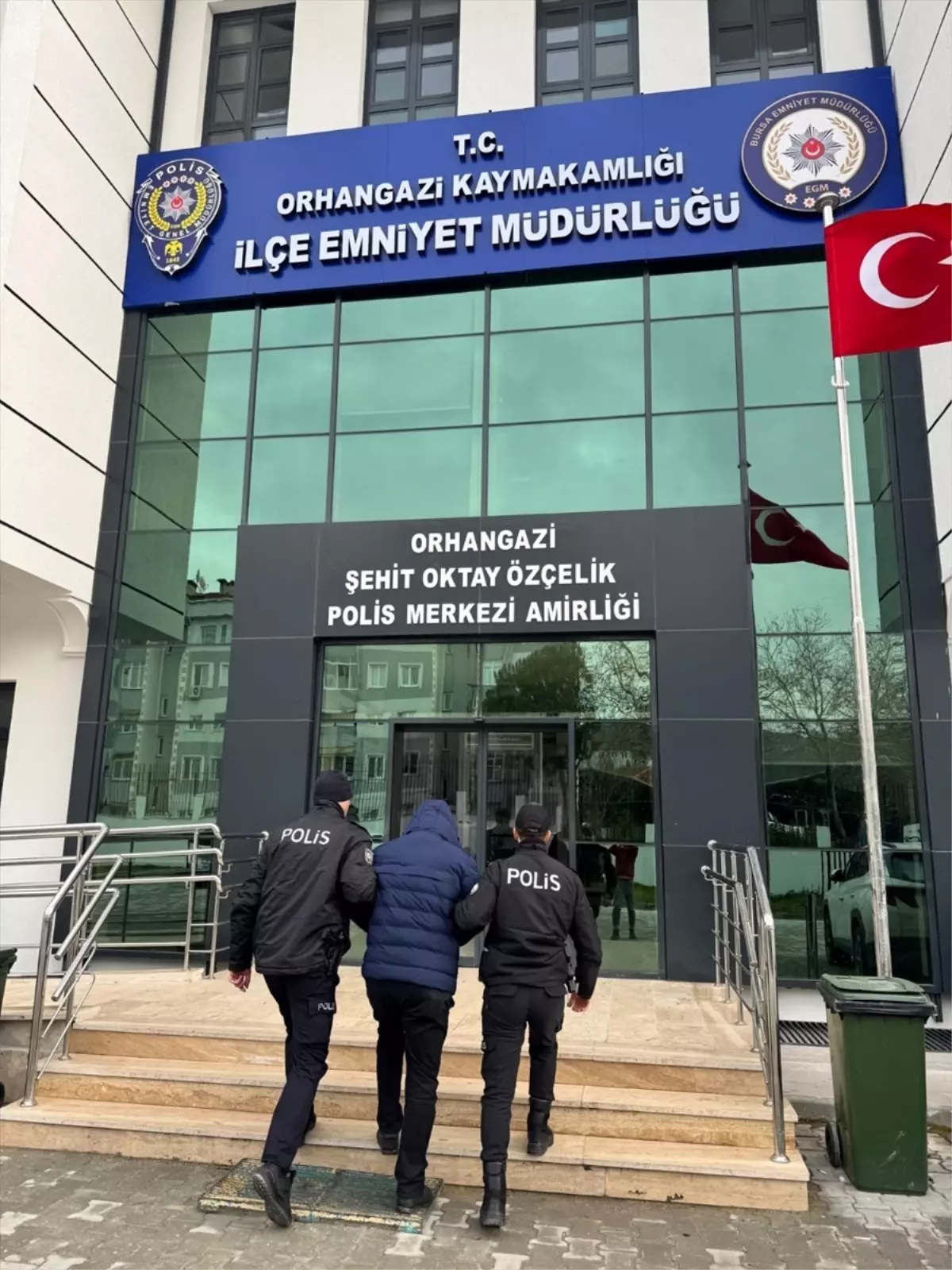 Bursa'da 10 firari hükümlü yakalandı