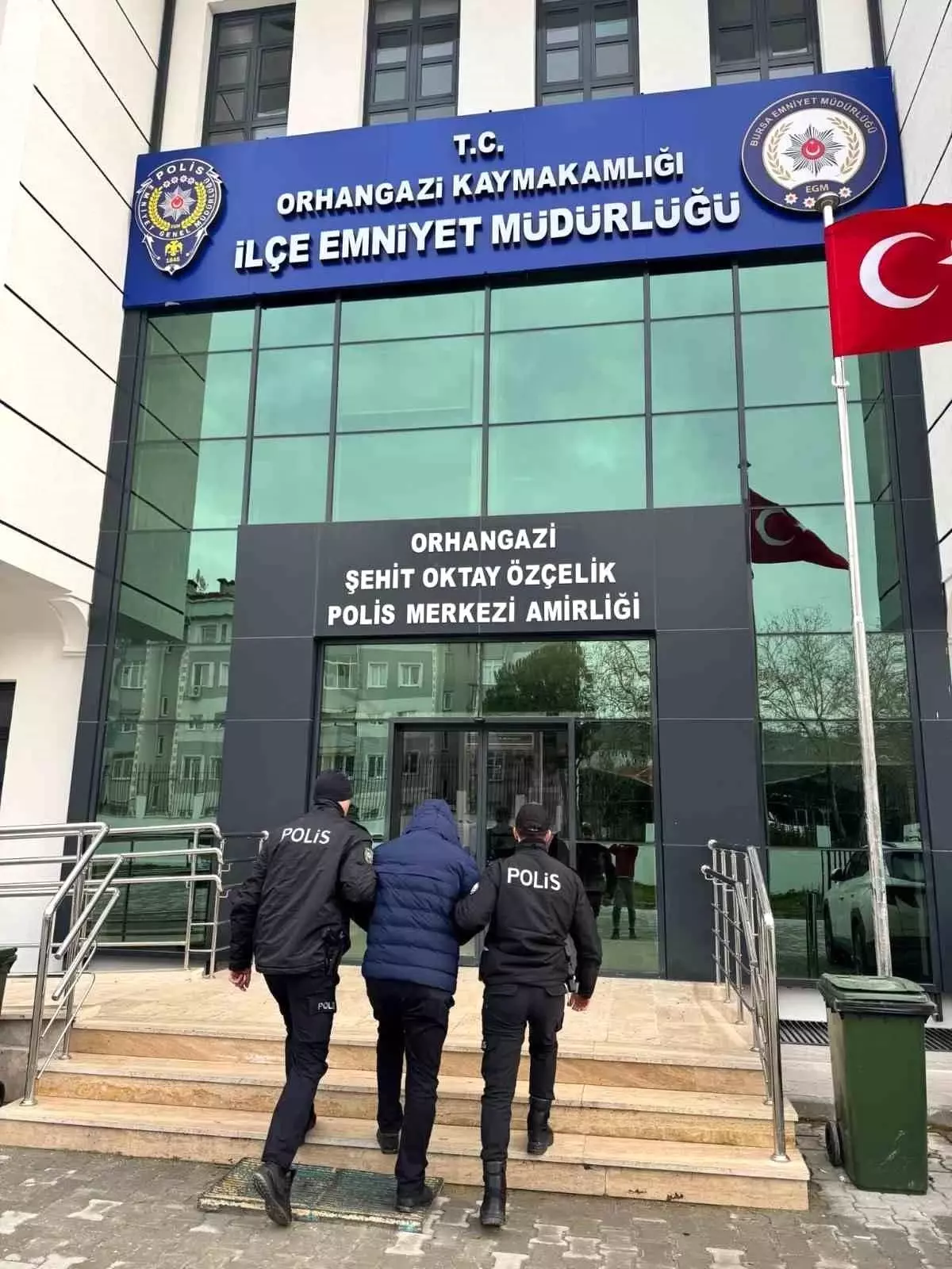 Bursa'da aranan şahıslara yönelik darbe vuruldu...7 hükümlü cezaevine gönderildi