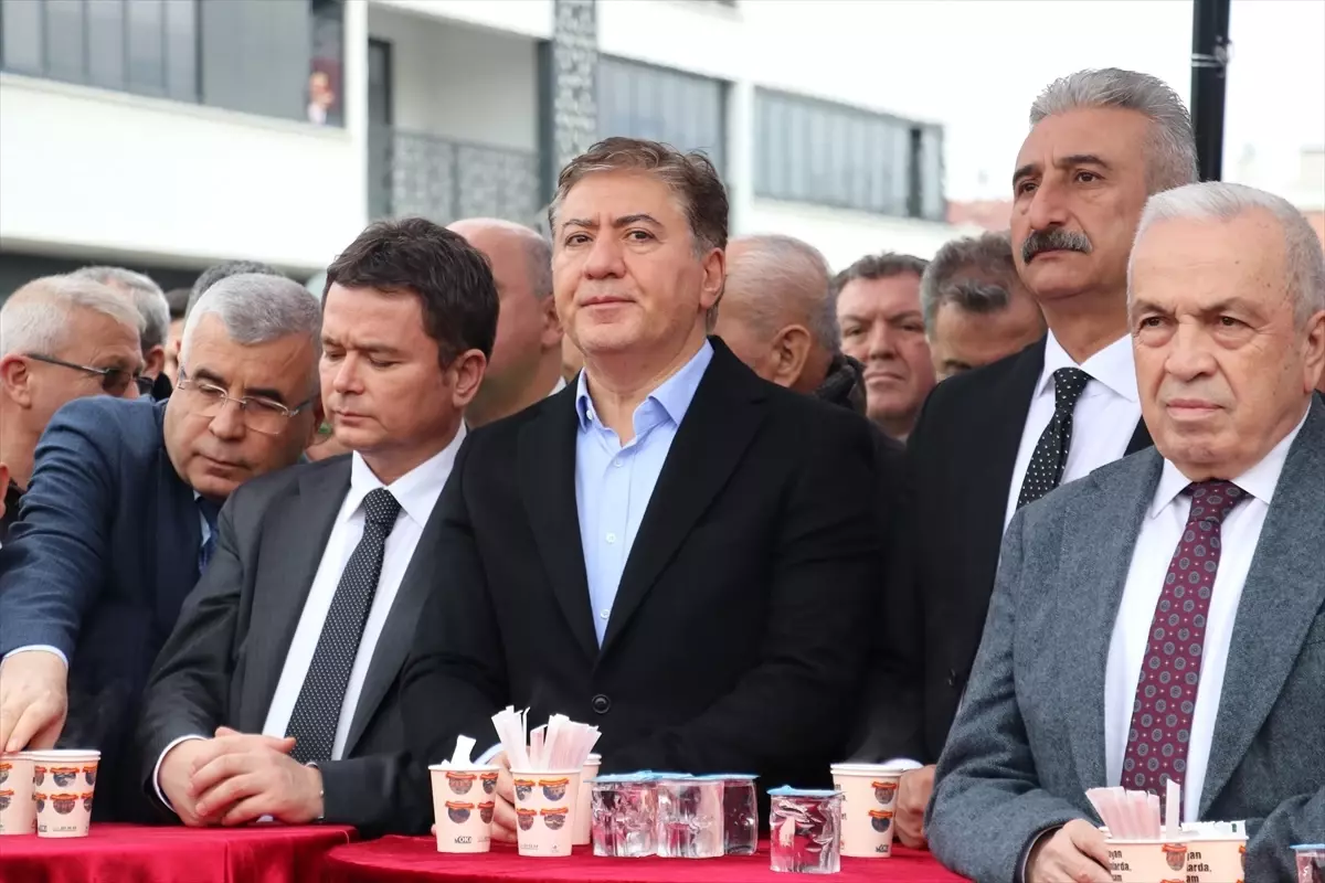 CHP Grup Başkanvekili Emir, Bursa'da kapalı pazar alanı temel atma törenine katıldı