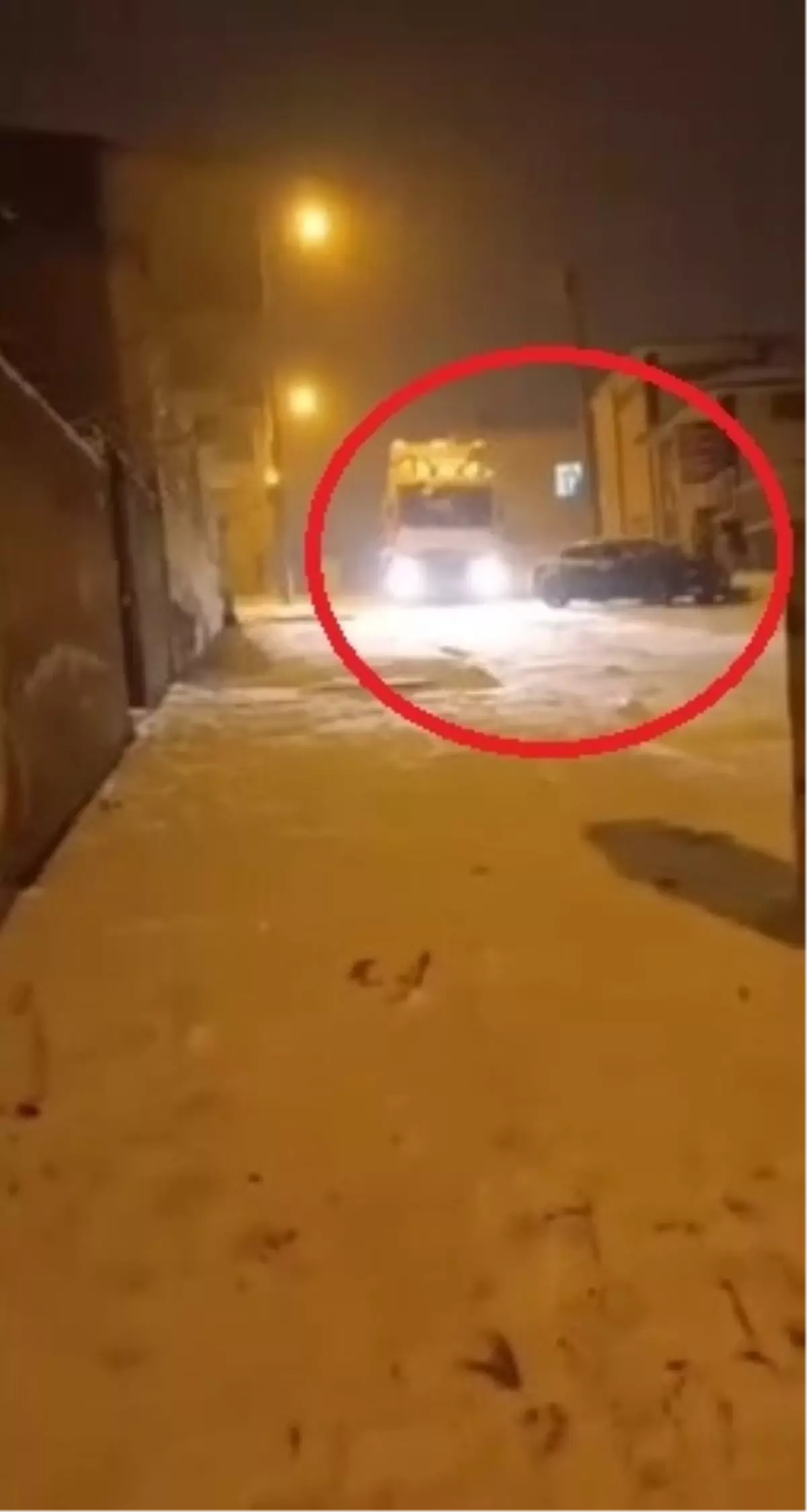 Diyarbakır'da kar yağışı; bazı uçak seferleri iptal edildi