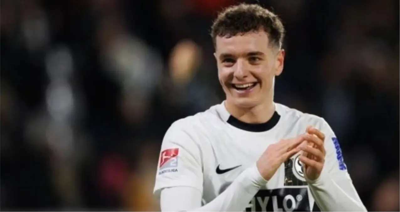 Fisnik Asllani kimdir, kaç yaşında, nereli? Fisnik Asllani hangi takımda oynuyor, mevki ne? Fisnik Asllani...