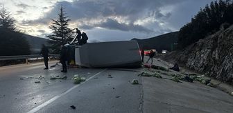 Isparta'da kamyonetin devrildiği kazada 3 kişi yaralandı