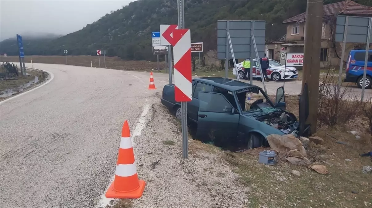 Isparta'da otomobilin yoldan çıkması sonucu 5 kişi yaralandı