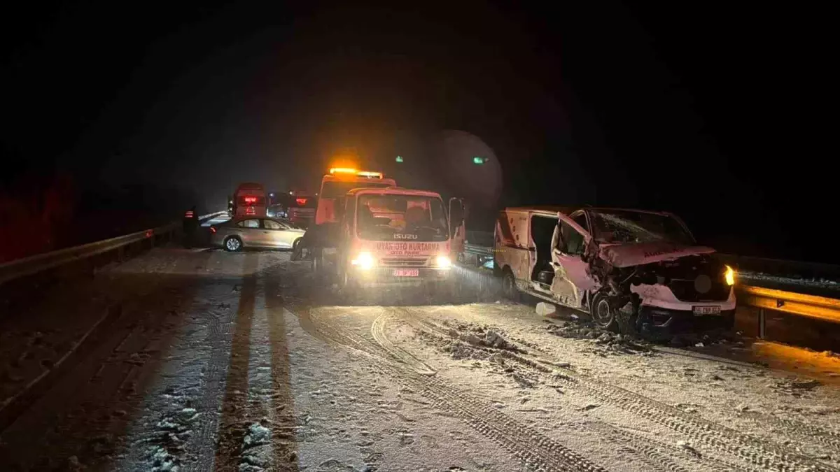 Kamyonet zincirleme kazaya neden oldu... O anlar kamerada