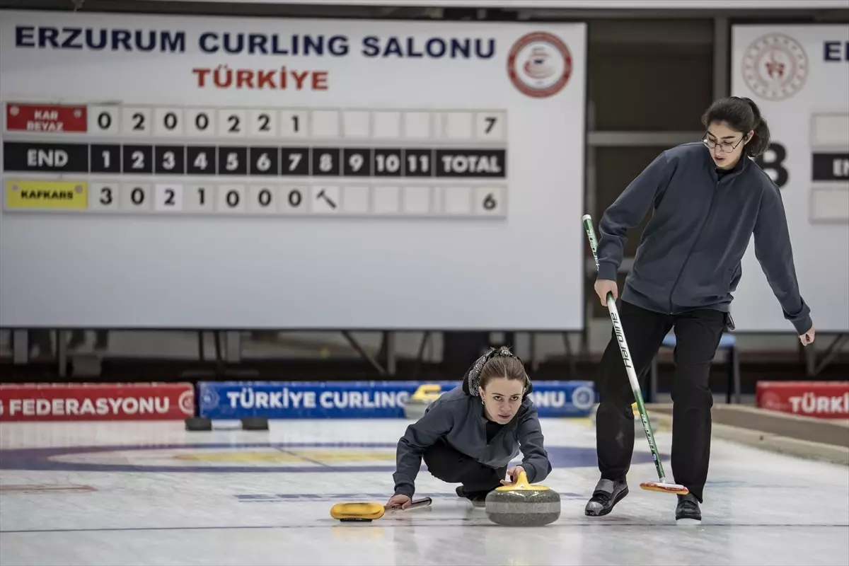 Kars'ta curling sporuna gönül verenlerin hedefi üst klasman ve milli forma