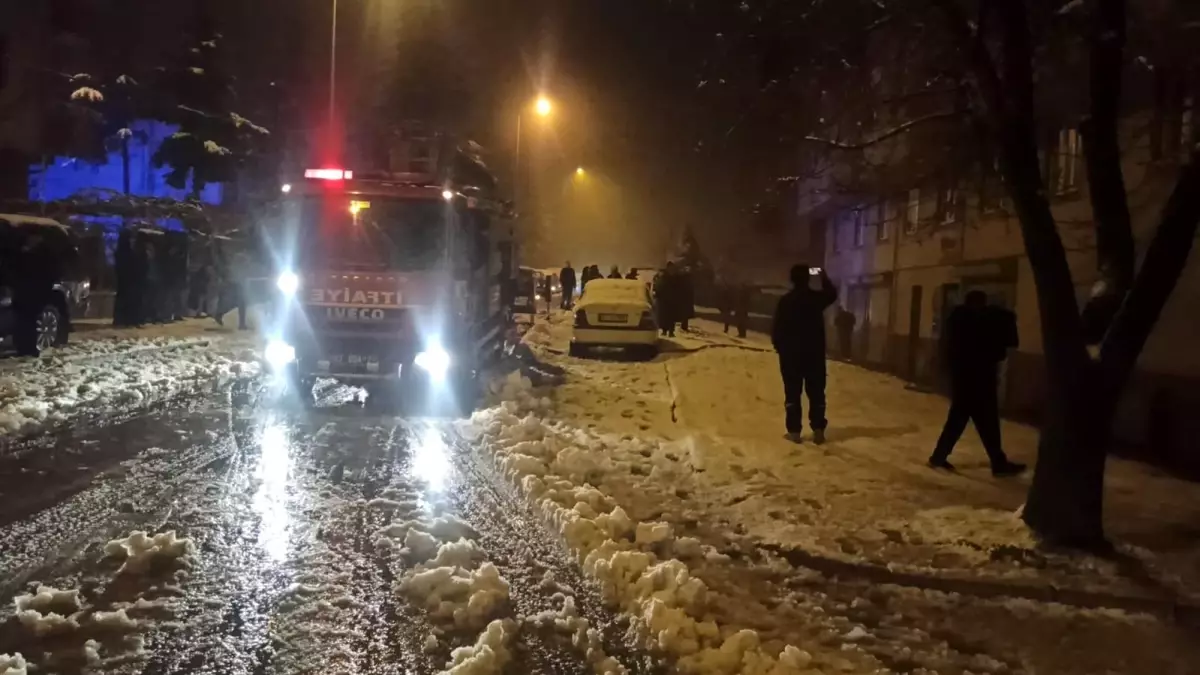 Konya'da bir binada çıkan yangında 6 kişi dumandan etkilendi