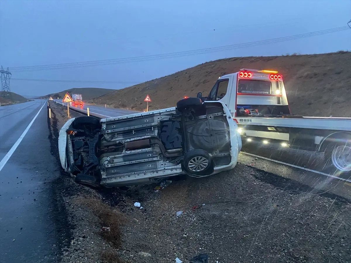 Konya'da devrilen otomobildeki 4 kişi yaralandı
