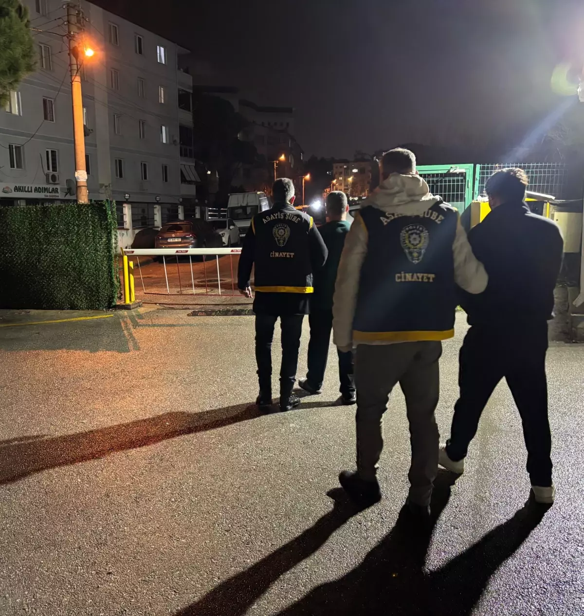 Manisa'da Kuyumcu Soygunu: 2 Şüpheli Yakalandı, Altınlar Ormanlık Alanda Bulundu