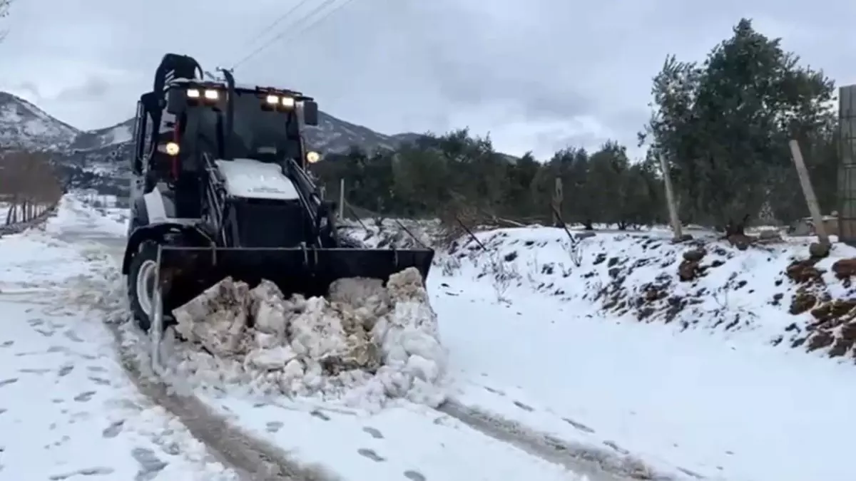 Osmaniye'de kar yağışı hayatı olumsuz etkiledi