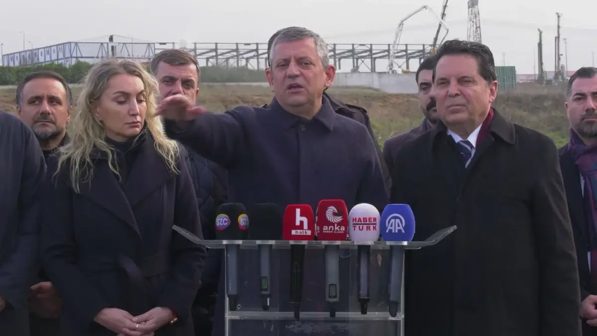 Özgür Özel Silivri'ye geldi