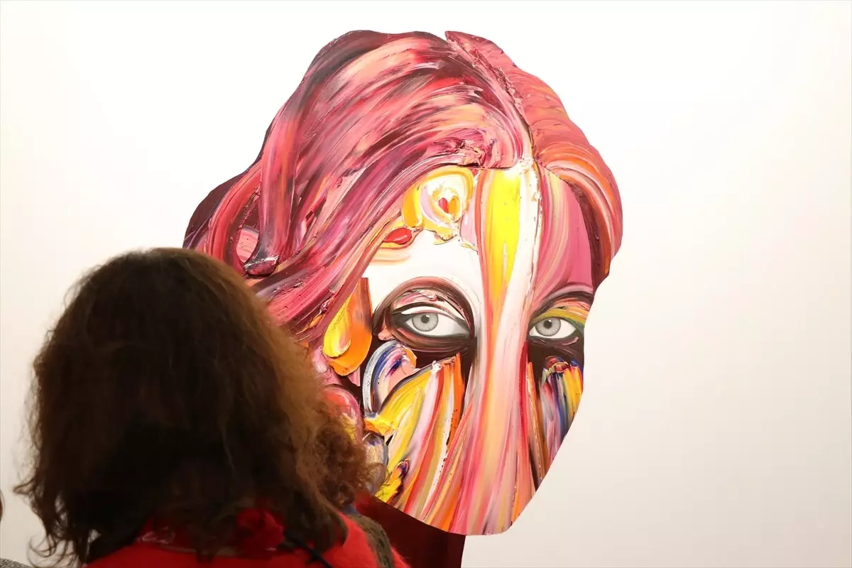 Paris'te çağdaş sanatçı Şahin Demir'in 'Bakışla Yüzleşme' sergisi açıldı