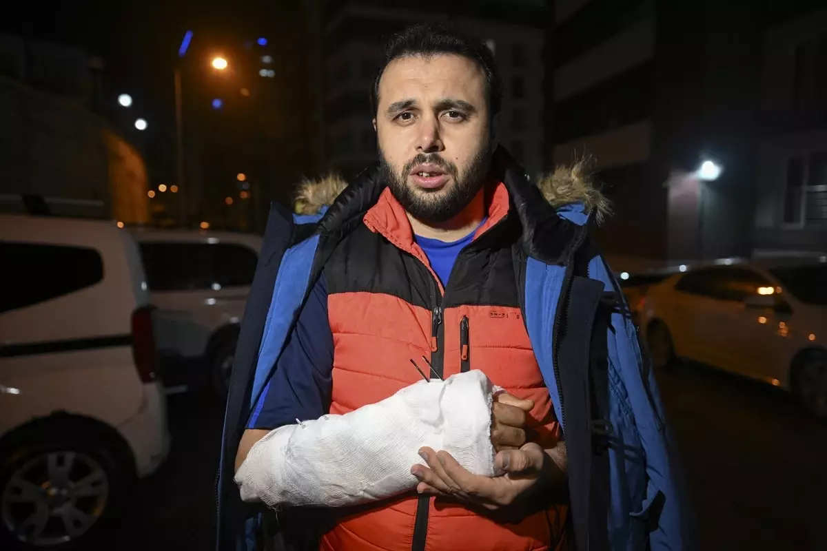 Sahipsiz köpeklerden kaçarken yaralanan kişinin tedavisi sürüyor