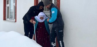 Siirt'te yolu kardan kapanan köydeki hastayı UMKE hastaneye ulaştırdı