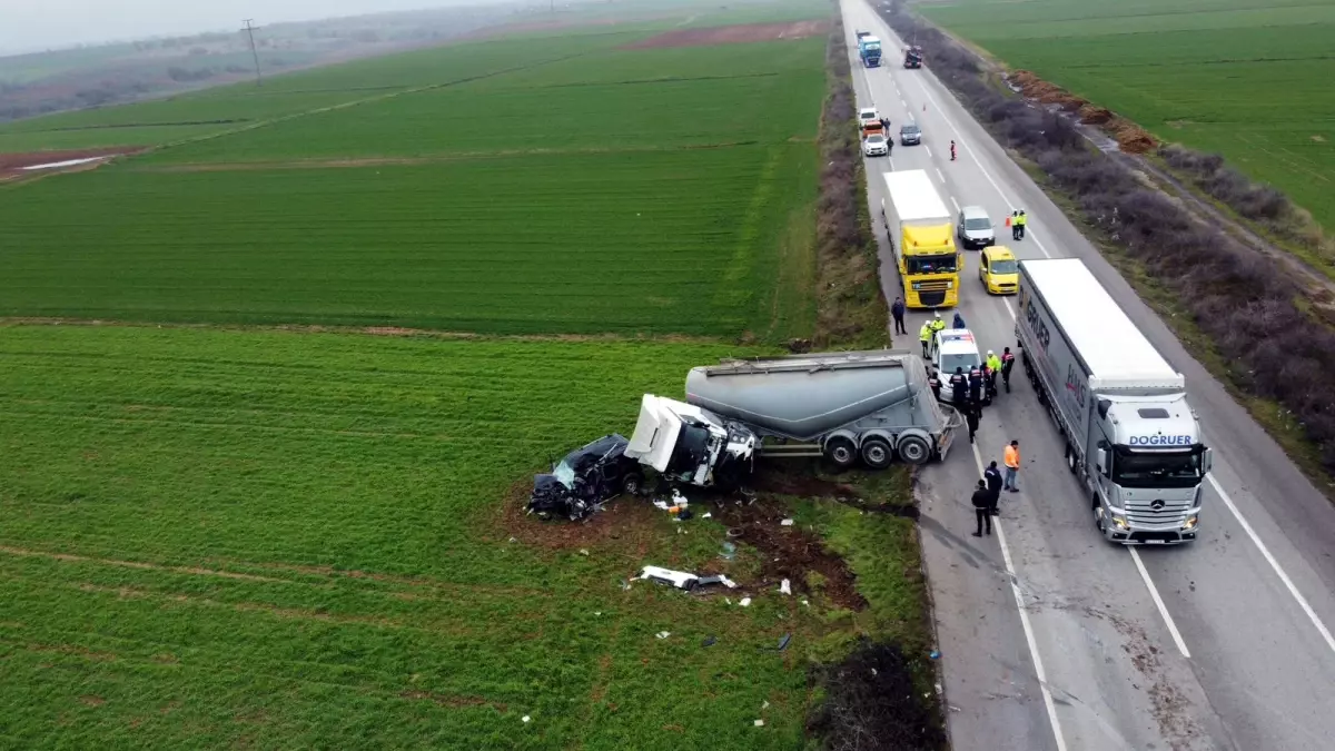 Tankerle çarpışan otomobilin sürücüsü öldü