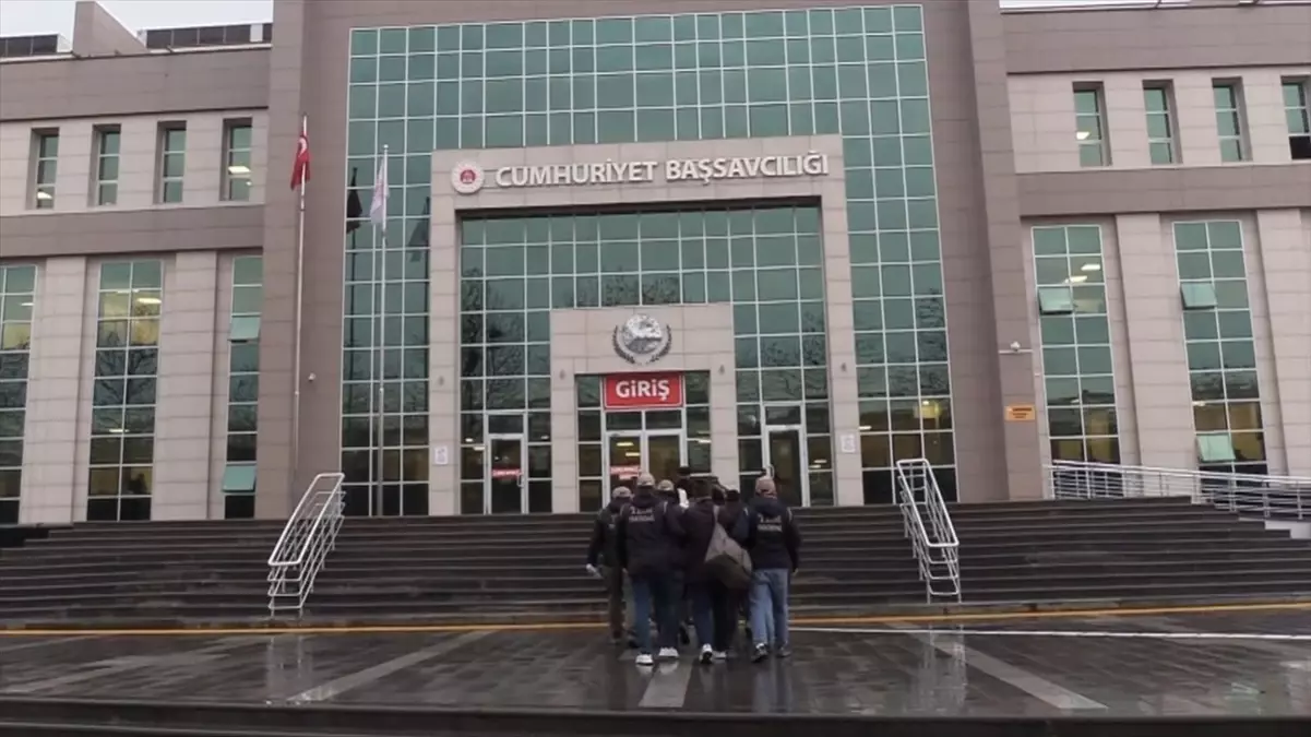 Tekirdağ'da yurt dışına kaçma hazırlığındaki 4 FETÖ mensubu ile beraberlerindeki kişi tutuklandı