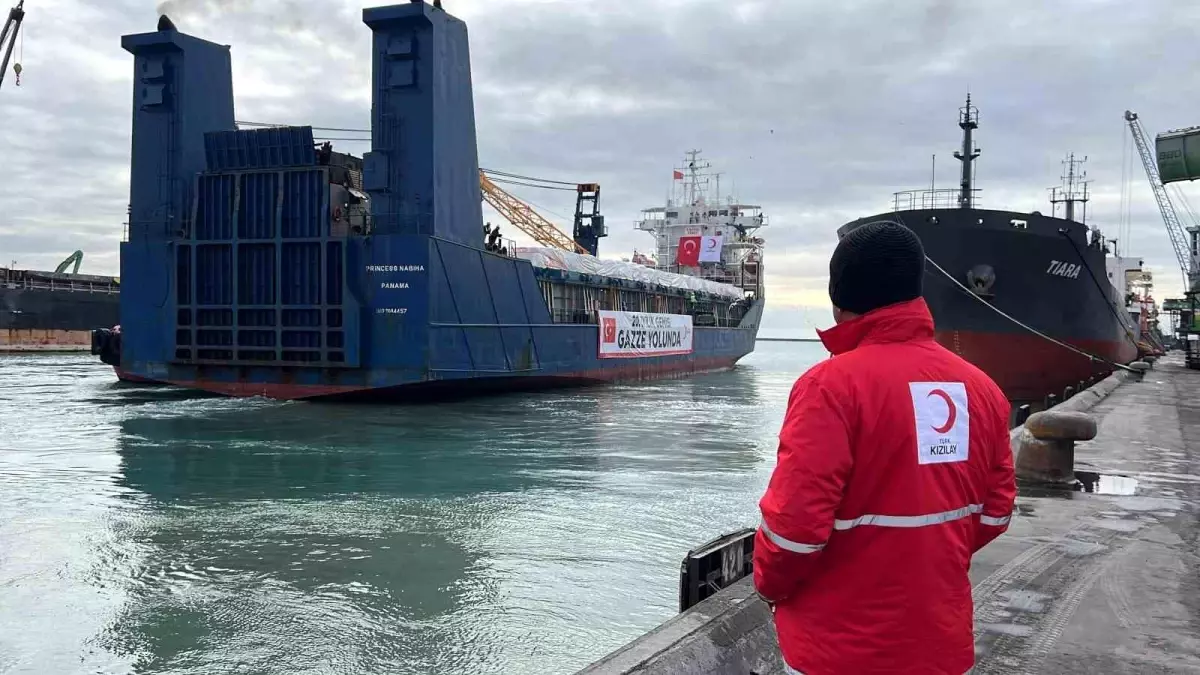Türk Kızılay'ın 20. İyilik Gemisi Gazze için Mersin'den yola çıktı
