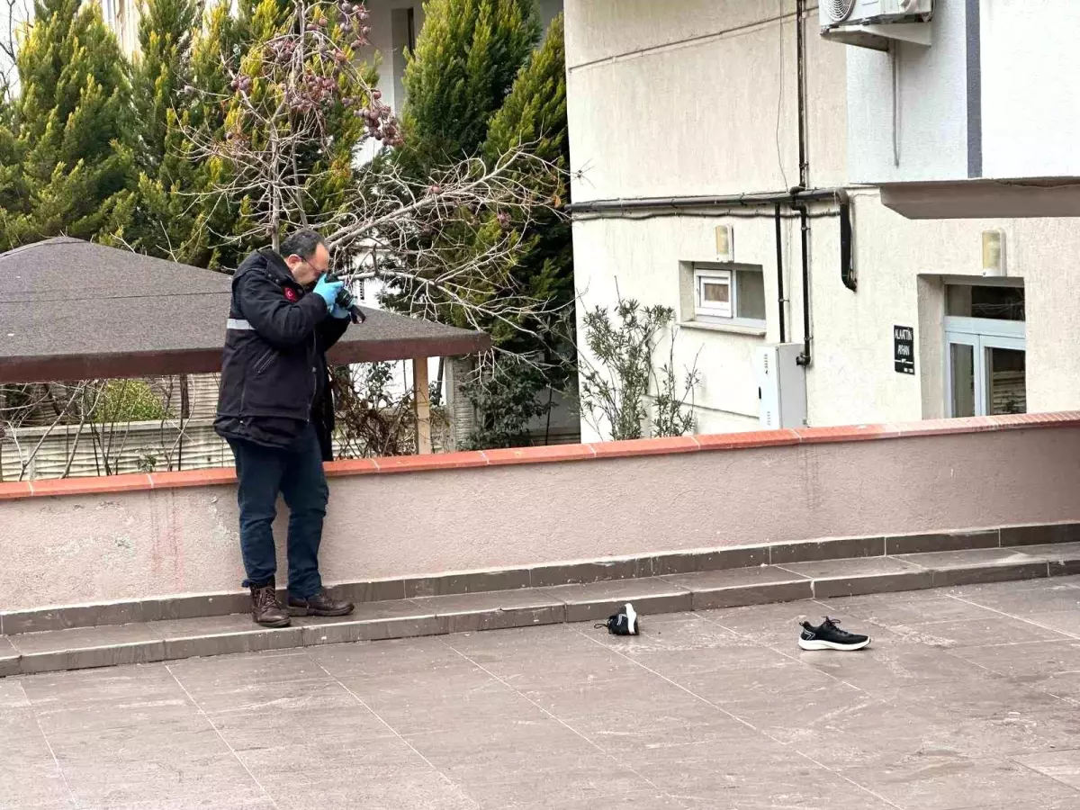 Uşak'ta çatıdan düşen adam hayatını kaybetti